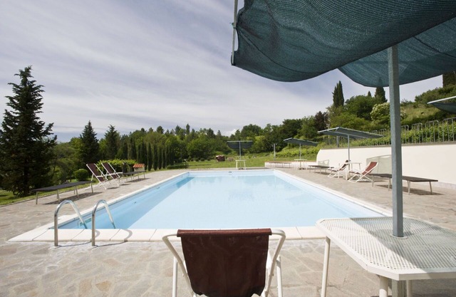 Schöne Wohnung in einem Ferienhaus mit Pool, W-LAN, Innenhof, Haustiere erlaubt und Parkplatz