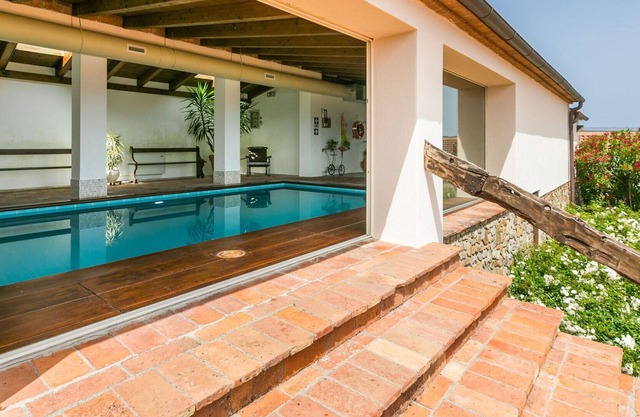 Herrliche Wohnung in einem Ferienhaus für 6 Gäste mit W-LAN, Pool, Klimaanlage und Parkplatz
