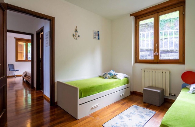 Gemütliche Wohnung in einem Ferienhaus mit W-LAN, TV, Balkon, Haustiere erlaubt und Parkplatz