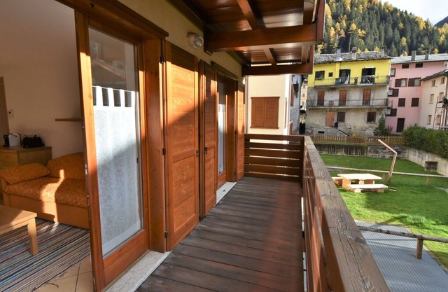 Schöne Wohnung für 4 Gäste mit W-LAN, TV, Terrasse, Haustiere erlaubt und Parkplatz