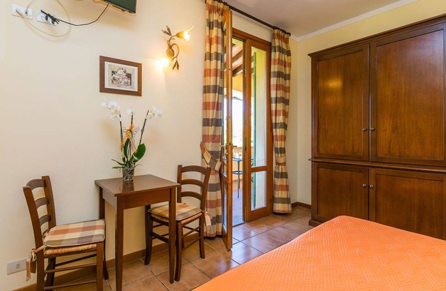 Angenehme Wohnung mit W-LAN, Klimaanlage, Pool, TV, Haustiere erlaubt und Parkplatz