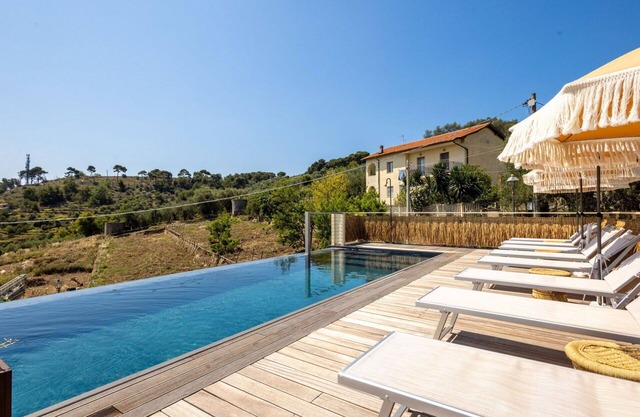Angenehme Wohnung für 4 Leute mit Pool, Klimaanlage, W-LAN, TV, Terrasse und Parkplatz