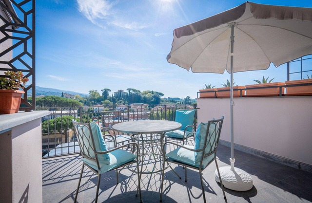 Gemütliche Wohnung für 4 Personen mit W-LAN, Pool, Klimaanlage, TV, Terrasse und Panoramablick