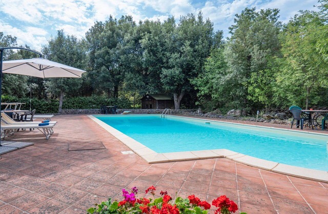 Schöne Wohnung für 4 Personen mit Pool, W-LAN, TV, Veranda und Parkplatz, bei Siena
