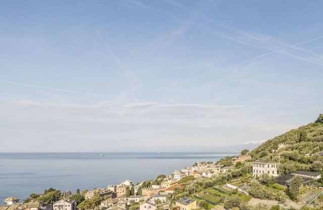 Schöne Wohnung mit W-LAN, TV, Terrasse, Haustiere erlaubt, Panoramablick und Parkplatz, bei Genua