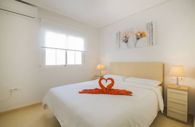 Schöne Wohnung in der Nähe von Strand, kostenloses WLAN, Garage, Pool, Klimaanlage, Dachterrasse