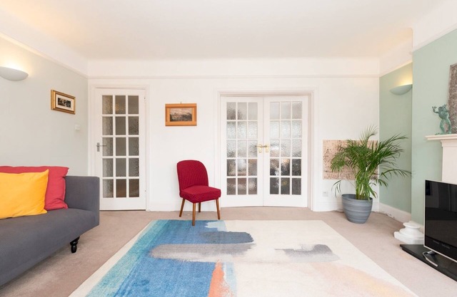 Lovely apartment near River, 20 minutes to London | Pass The Keys