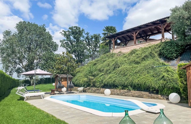 Schöne Wohnung mit Pool, W-LAN, Klimaanlage, Terrasse, Haustiere erlaubt, Panoramablick, Parkplatz