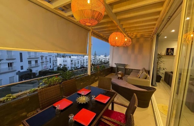 Lovely apartment with sea view, pool and garden