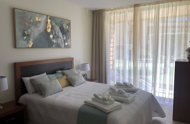 Lovely apartment, with direct access to the beach,, 7 swimming and huge garden