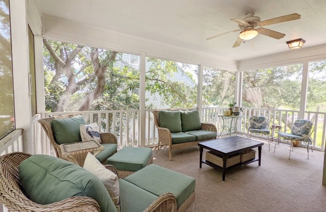 Lovely beach home in N Litchfield on Flagg Lake.