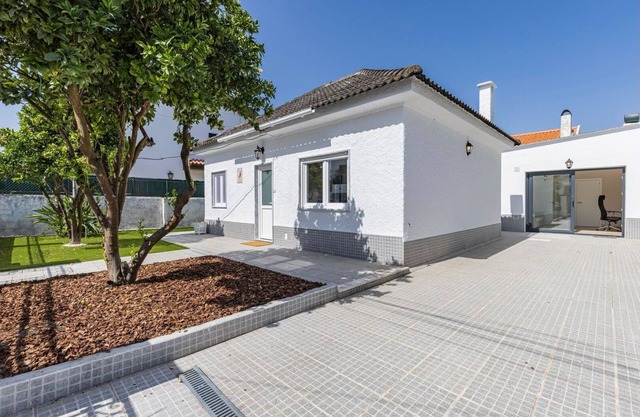 Lovely Beach House in Aroeira by LovelyStay