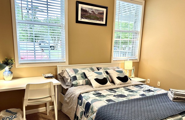 Lovely Bedroom near Suger Hill