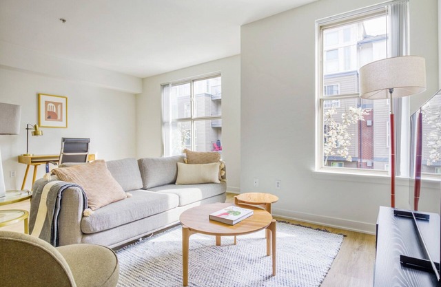 Lovely Bellevue 2BR w/ Gym, W/D & Lounge, near Shops, by Blueground