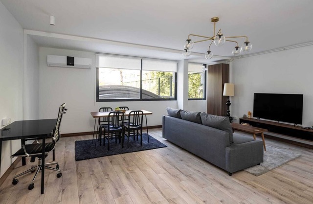 Lovely Bright 1BD Home in Prime Location! #168