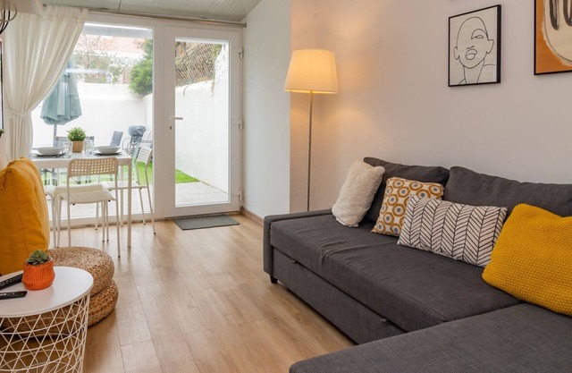 Lovely & Bright Family Flat W/ Patio