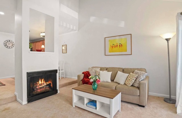Lovely bright fully furnished private 1-bed apt in Walnut Creek central to all.