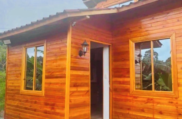 Lovely cabin with WiFi in charming Circasia