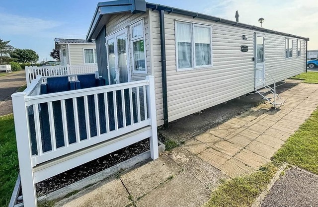 Lovely caravan with decking at Caister Haven, nearby the beach ref 30041R