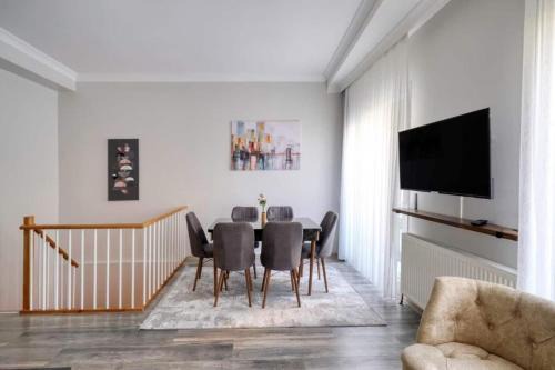Lovely Central Cozy 3bd25bath Duplex Patio! #273