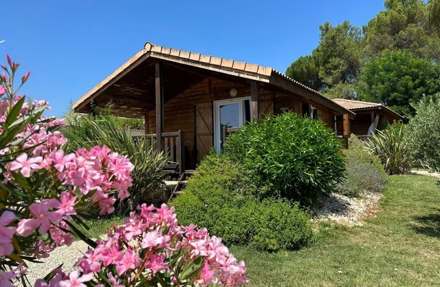 Charmantes Chalet "Viognier" aus Holz voll klimatisiert ausgestattet