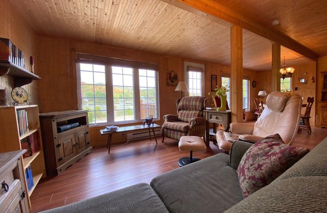 Lovely chalet on Lac Paré