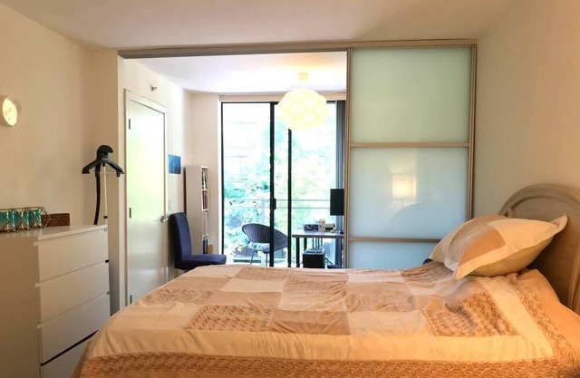 Lovely Condo at the Vibrant Waterfront