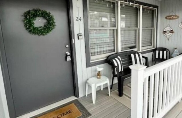 LOVELY CONDO STEPS FROM BEACH NEWLY RENOVATED