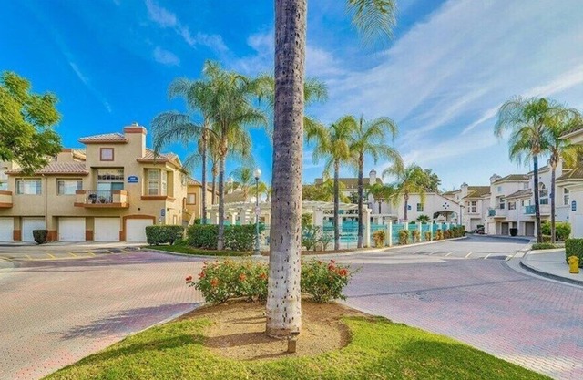 Lovely Condominium in the Hills