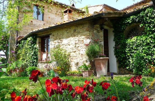 Schönes Ferienhaus im Chianti, auf toskanischem Bio-Ökoturismus mit Blick auf den Pool und den Sonnenuntergang