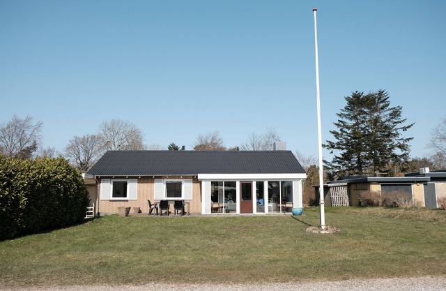 Schönes Ferienhaus in ruhiger Umgebung nahe dem Hafen von Ejerslev.