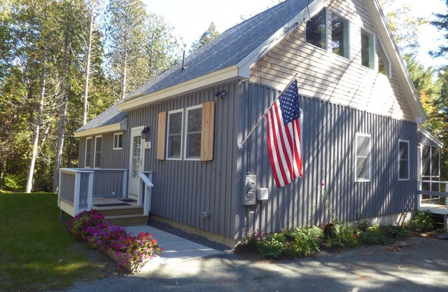 Lovely cottage on Acadia National Park's quiet Schoodic side. Pet friendly