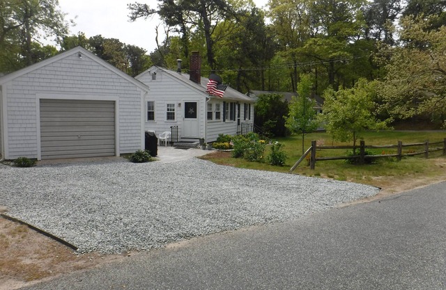 Lovely Cottage With Private Yard Close to Dennis Shopping and Dining (2244)