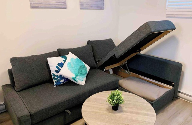 Lovely Cozy Getaway with Free Parking Included