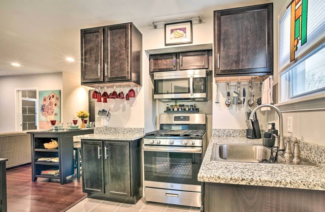 Lovely Dearborn Home w/ Gas Grill & Backyard!