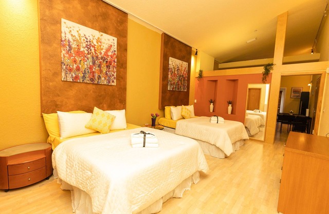 Lovely European Style Condo w/ balcony, near Beach