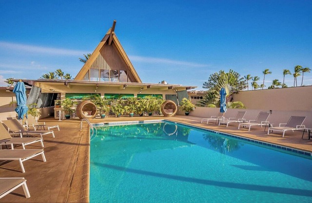 Lovely Family & Friends Hawaii Getaway | Two Spacious Rooms w/ Outdoor Pool