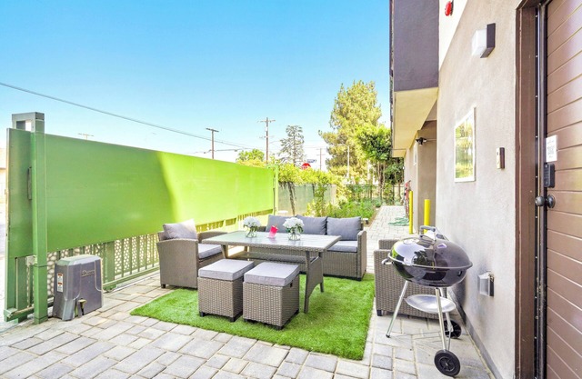 Lovely Family Haven Near Universal Studios: Patio - Balcony - Free Parking