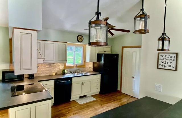 Lovely, Family Home with Garage in Nice Area