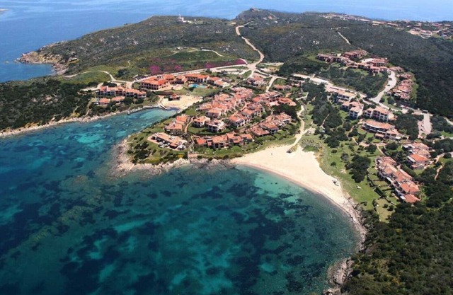 Lovely flat by the beach - surrounded by nature - with beach services included