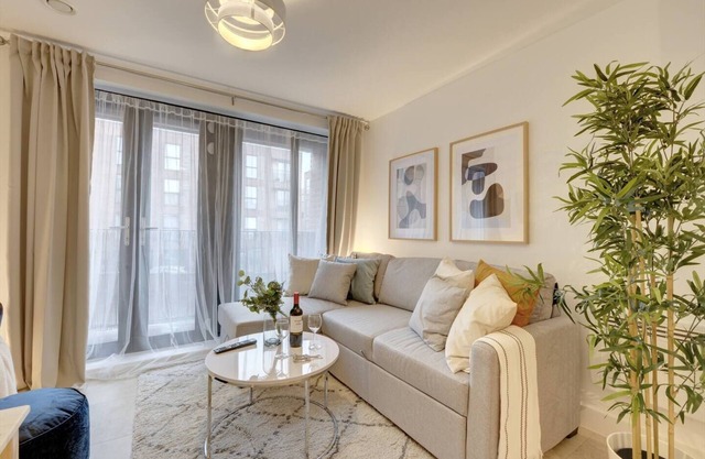 Lovely Flat in Kiln Close by Golden Valley