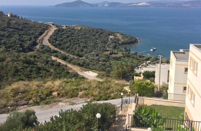 Lovely Flat near Sea with Shared Pool in Milas