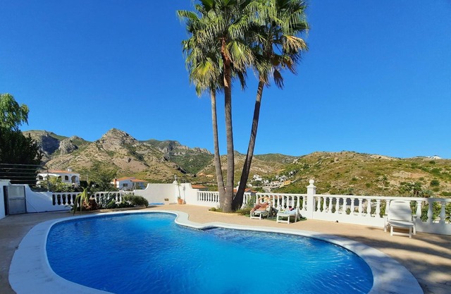 Lovely Flat With Heated Pool