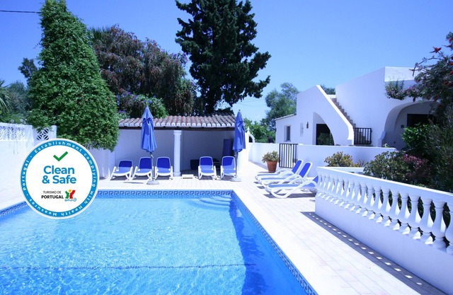 Schöne Villa mit vier Schlafzimmern mit großem privatem Pool - Free Wifi und Aircon