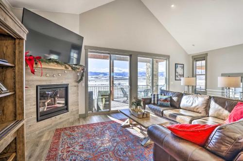 Lovely Granby Getaway with Deck and Mountain Views!