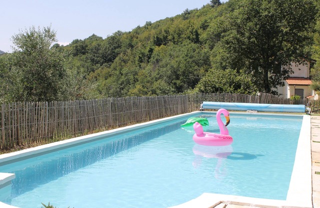 Wunderschönes Landhaus mit privatem Pool. Sehr großer Garten