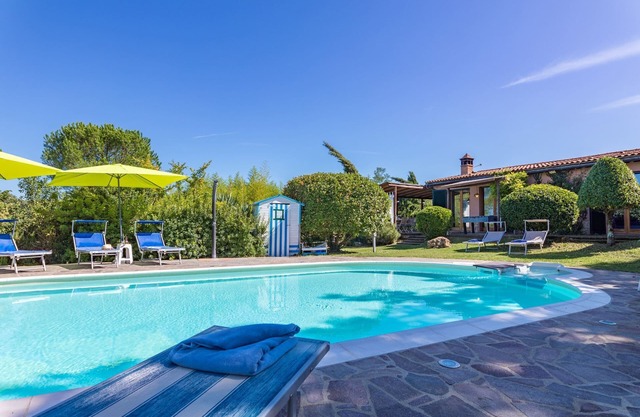 Romantische, freistehende Villa für 6 Personen mit Pool in ruhiger Panoramalage