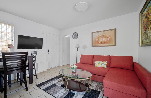 Lovely ground floor suite in Central Vancouver