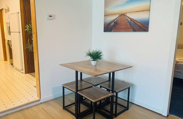 Lovely Group Getaway Near Beach!