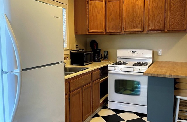 Lovely guesthouse in Sebastopol, walk to town